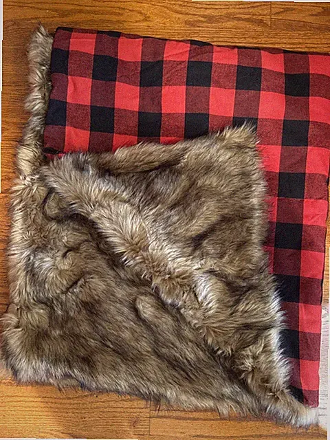Fur With Red Black Gingham Pattern 4 Ft X 5 Ft Throw