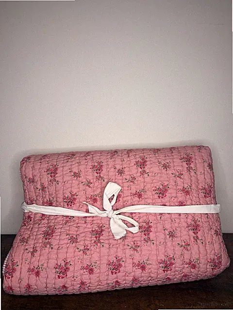 GREENROW GINGHAM FLORAL REVERSIBLE QUILT - Queen - 93x96 - Pink