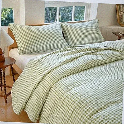 Queen Quilt Set, Soft Pre-washed Microfiber Queen / Full Sage Green Gingham