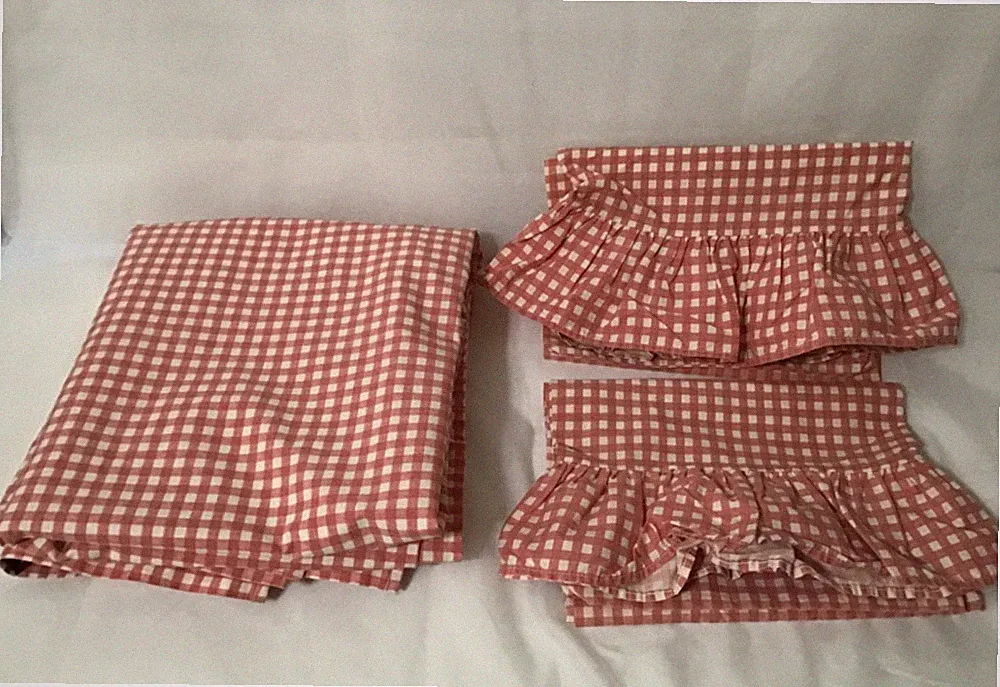 Ralph Lauren gingham full size flat sheet & 2 ruffle std. size pillow cases,NEW